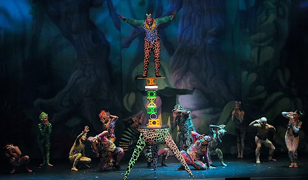 Cirque Dreams Holidaze