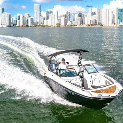 27’ Monterey Boat Rental in Miami – Private Charter with Captain