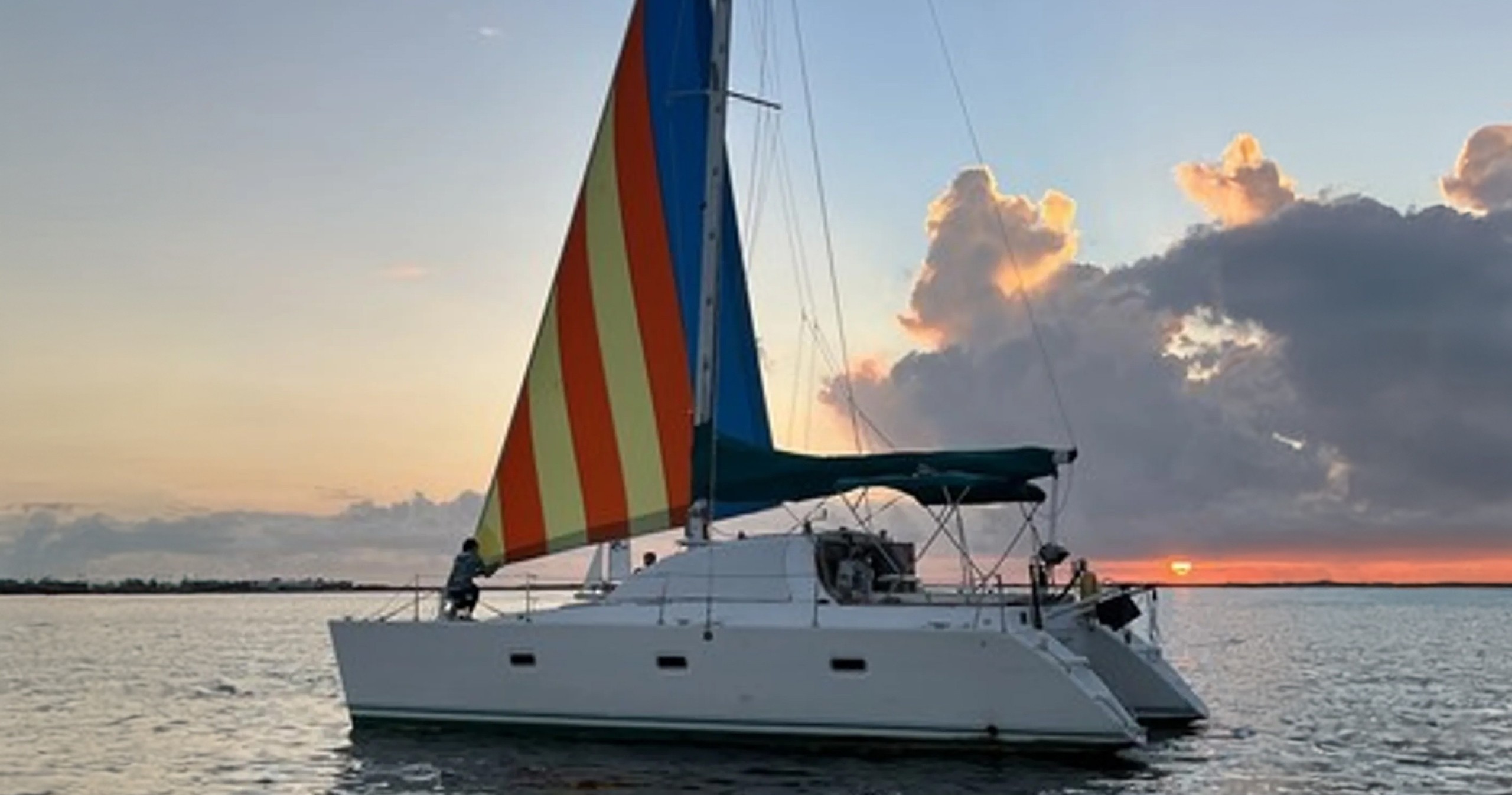 Multi-Day Sailing/Power Catamaran Bareboat Rental