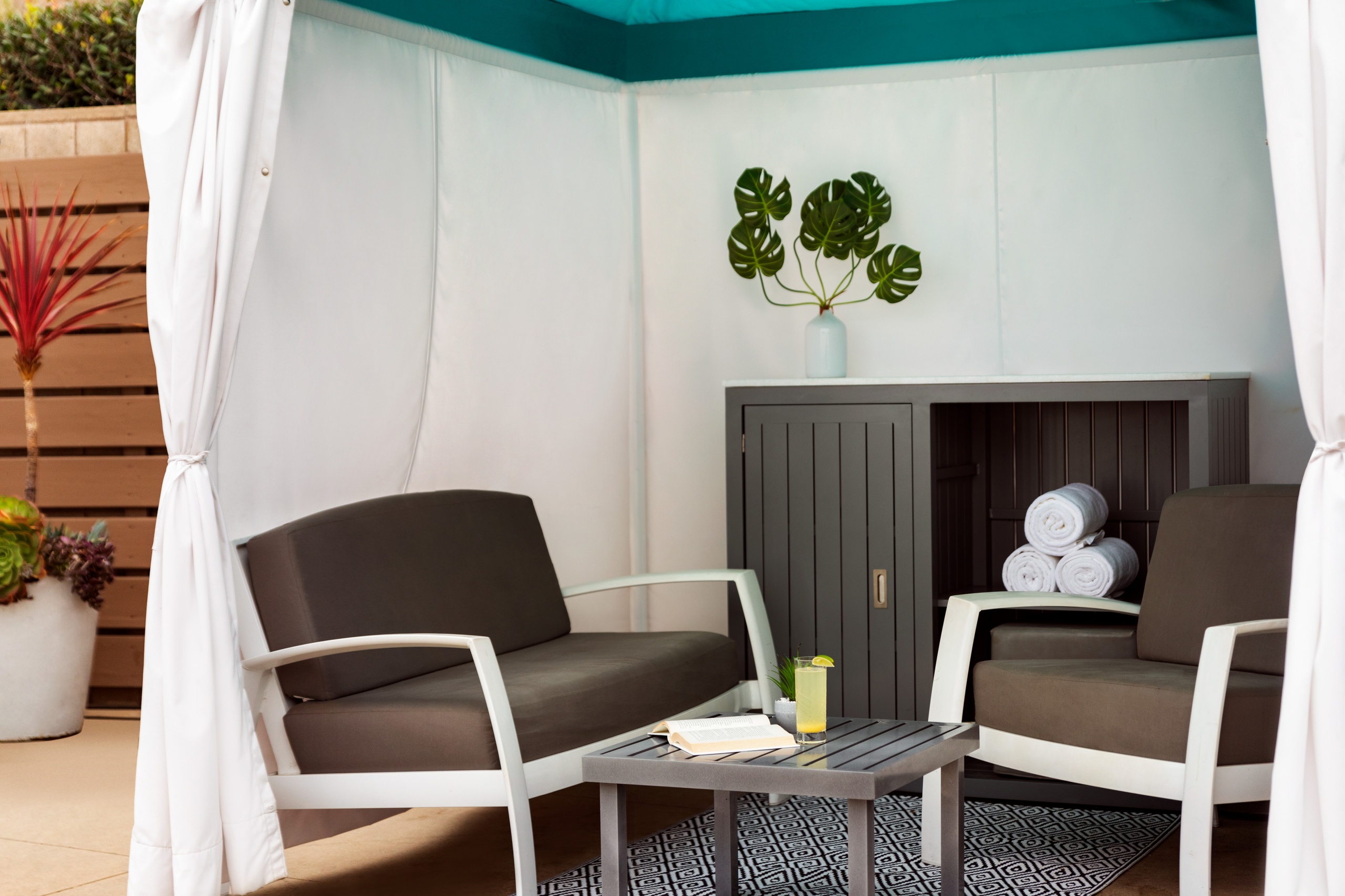 Terranea Resort - cielo pool Cabanas — Fort Lauderdale