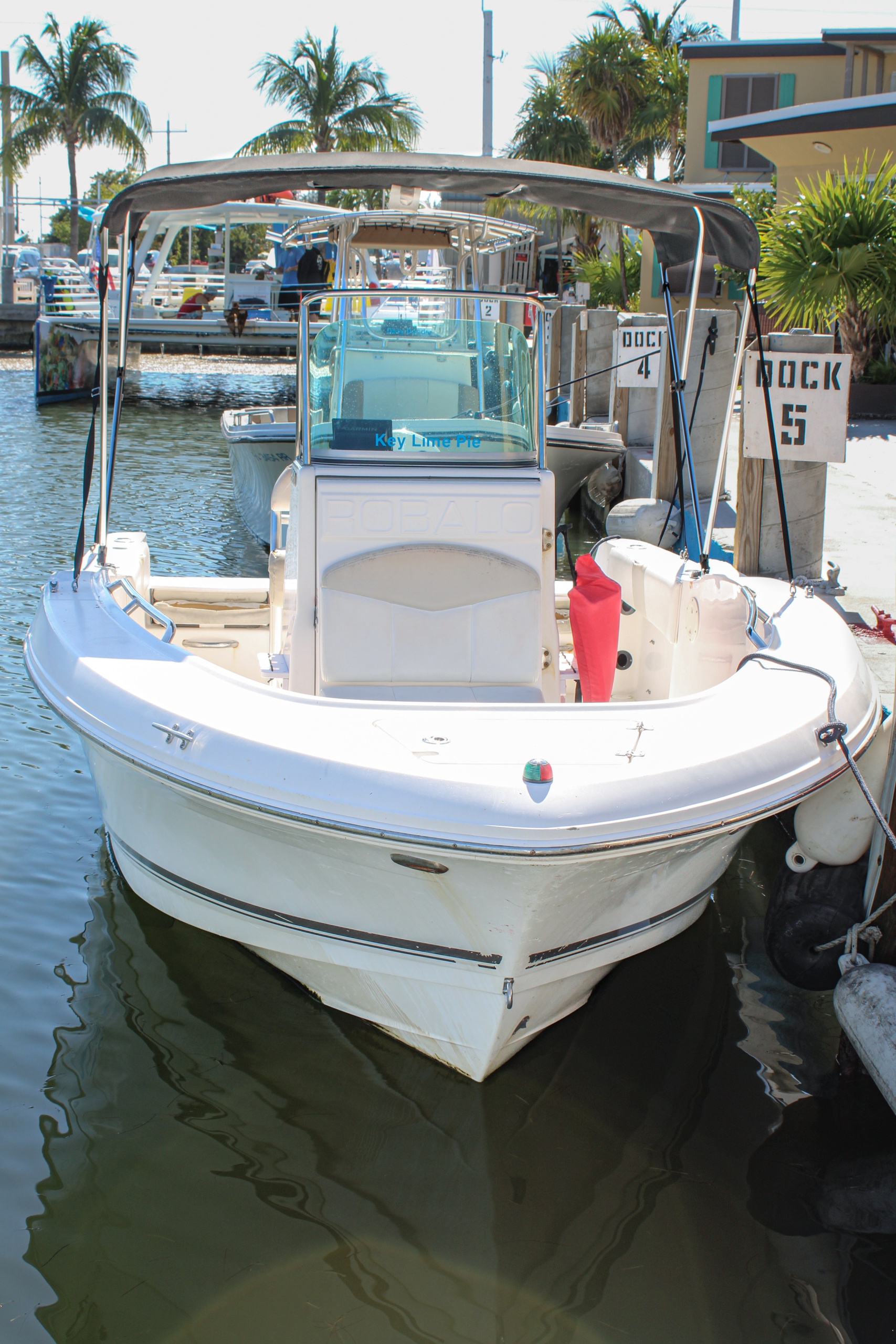 18ft. Robalo, Bimini Top, 140 HP Suzuki Four Stroke - Keylime Pie — Marathon