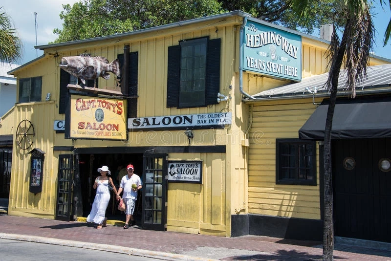 Hemingway Food & Walking Tour — Key West