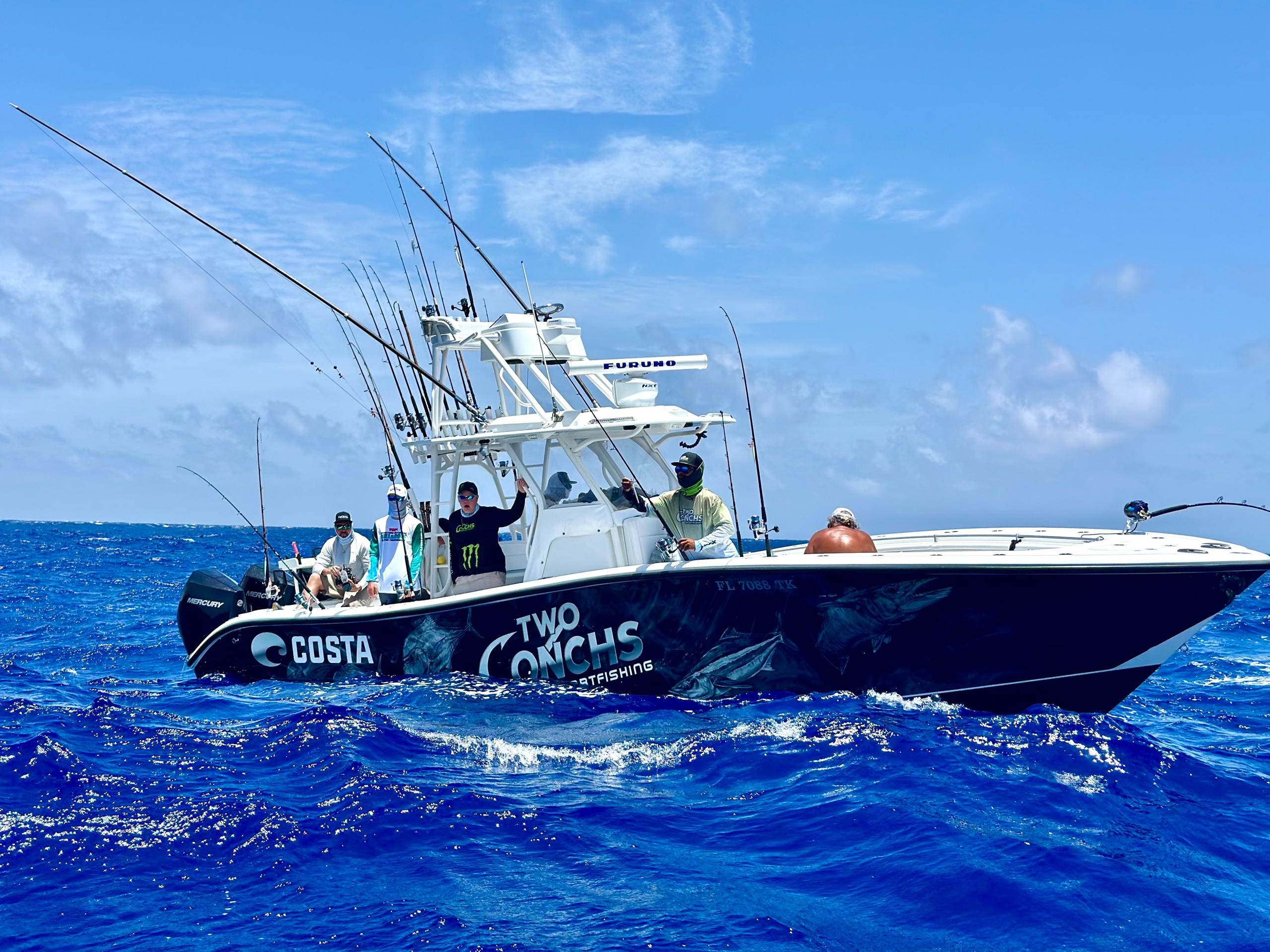 34' Yellowfin w/Tower w/Triple Mercury 300s — Marathon