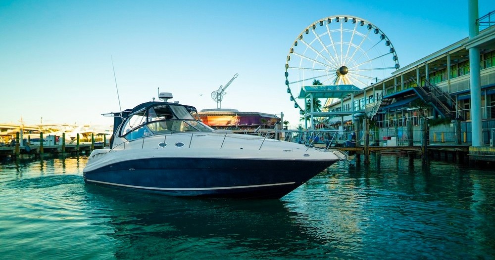 2 hour Tour on 34 to 37 Ft Boats — Miami