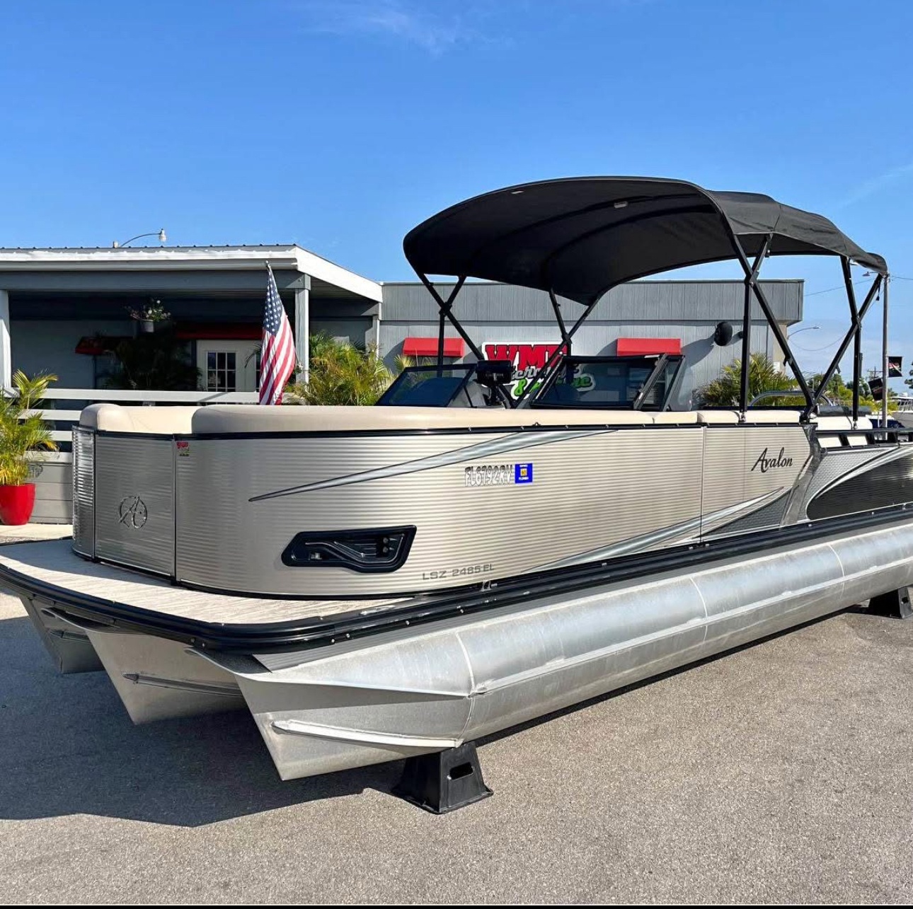 Avalon LSZ 2425 - 150HP — Cape Coral