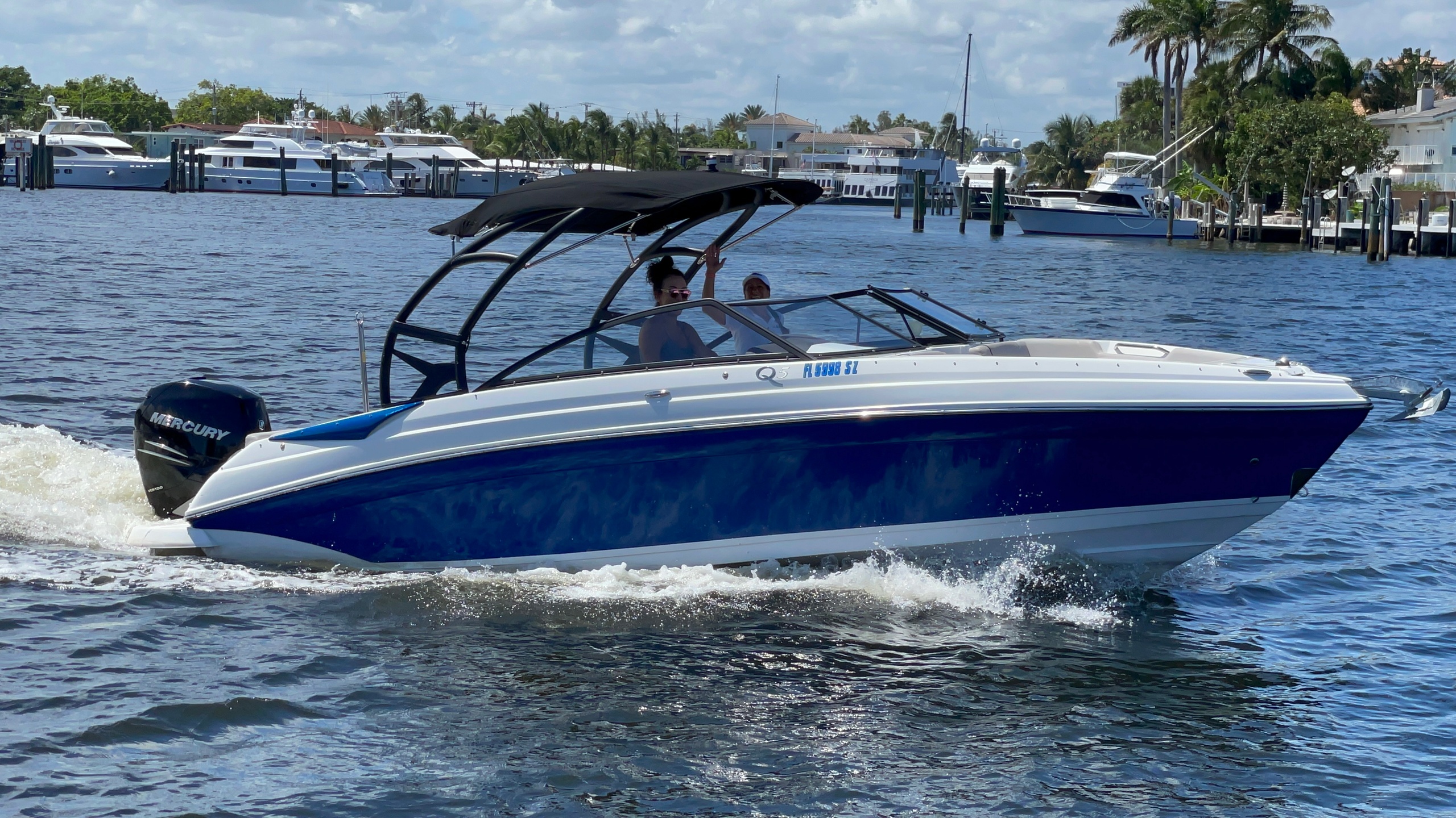 Rinker Q5 — Fort Lauderdale