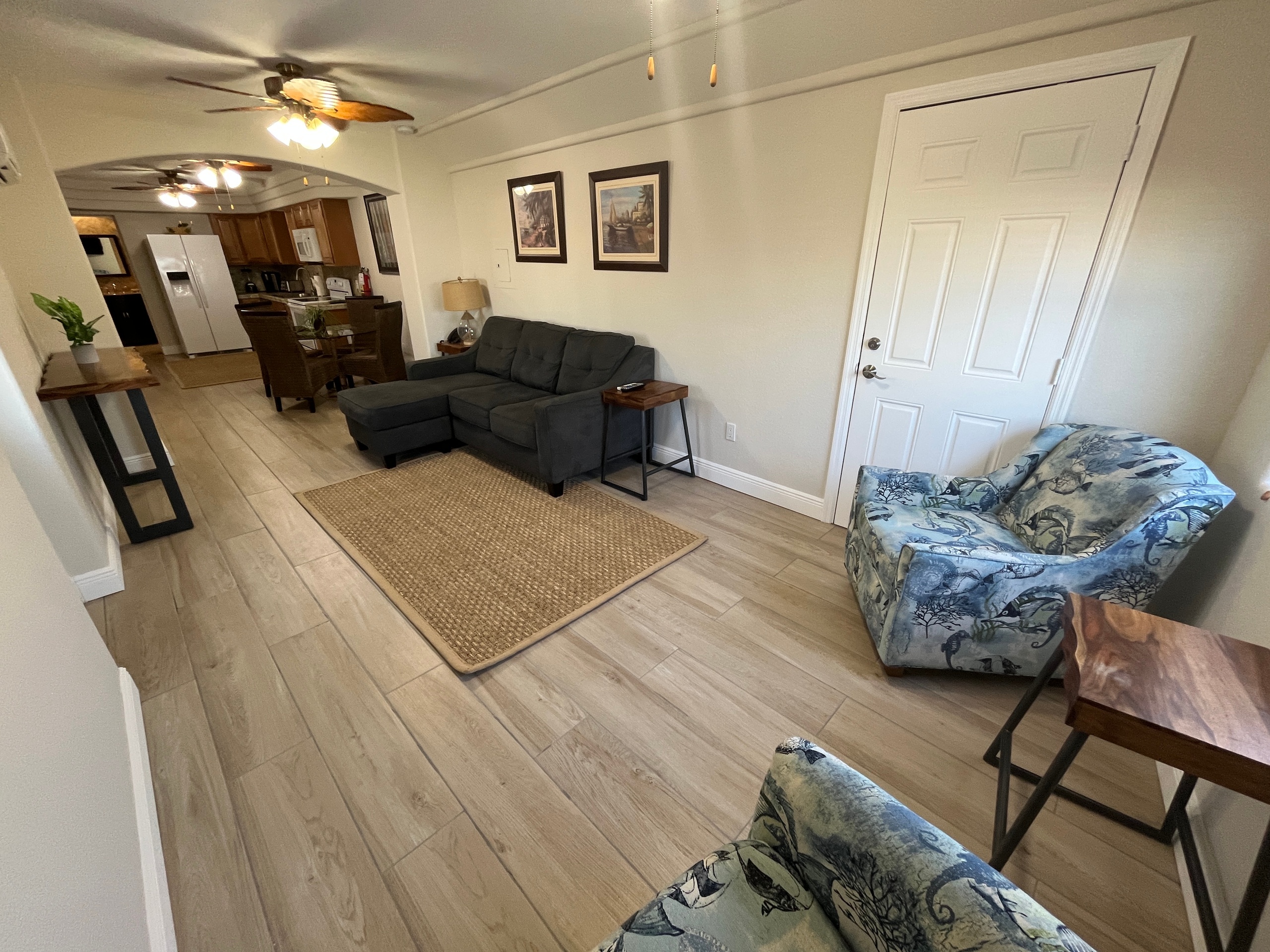 Palm - 2 Bedroom, 1 Bathroom Rental