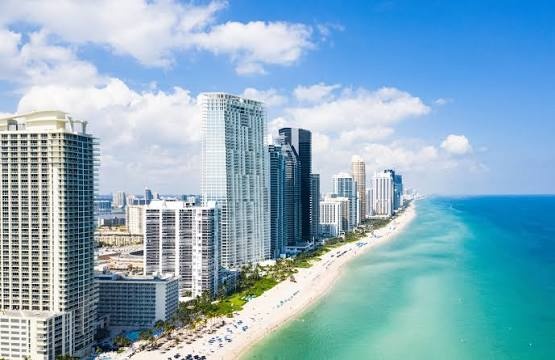 MIAMI BEACH COLLINS | 30 Minute Boat Ride + 1 Hour Jet Ski Experience — Miami