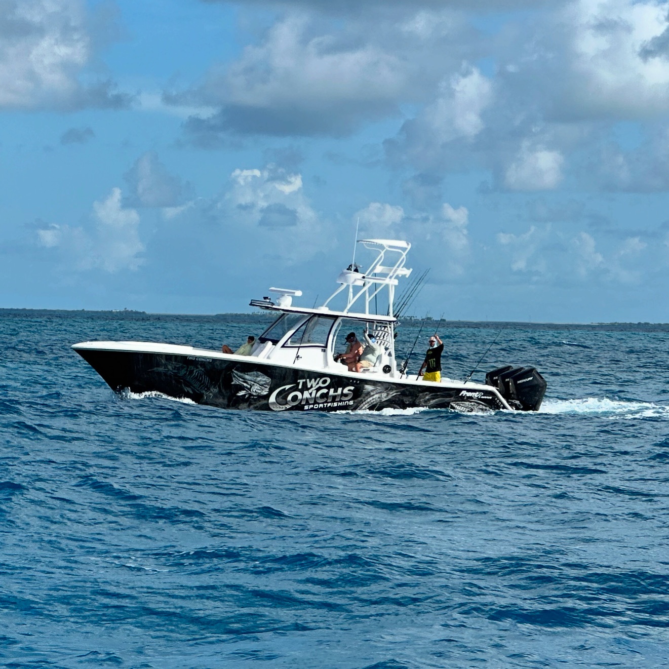 39' Front Runner w/Tower w/Triple Mercury 400 V10's — Marathon