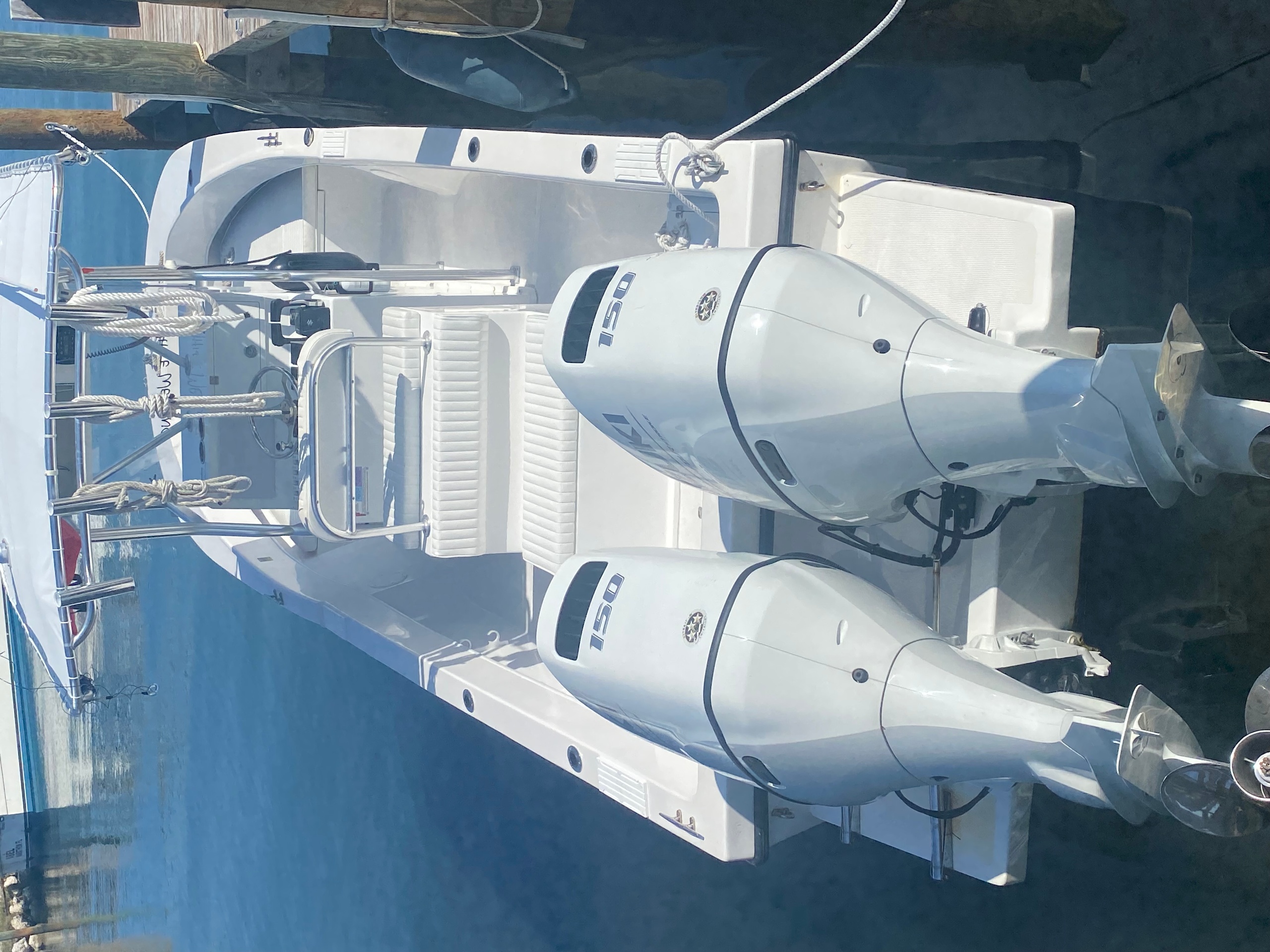 28' Dusky White Wedding 2023 Twin Engine Suzuki 150HP 4 Stroke — Marathon