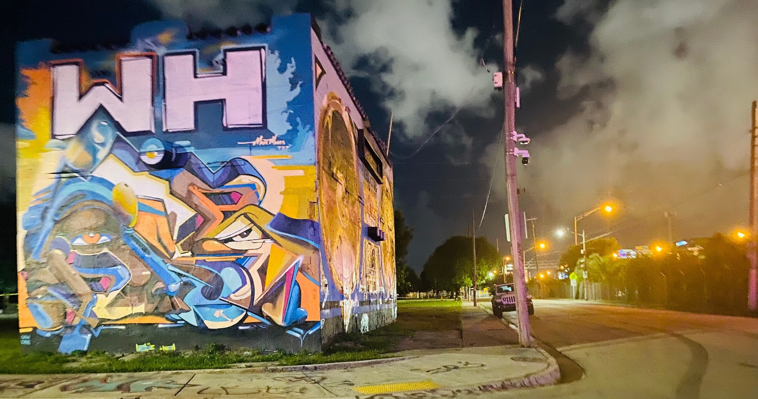 Wynwood Graffiti Golf Cart Tour AFTER DARK — Miami