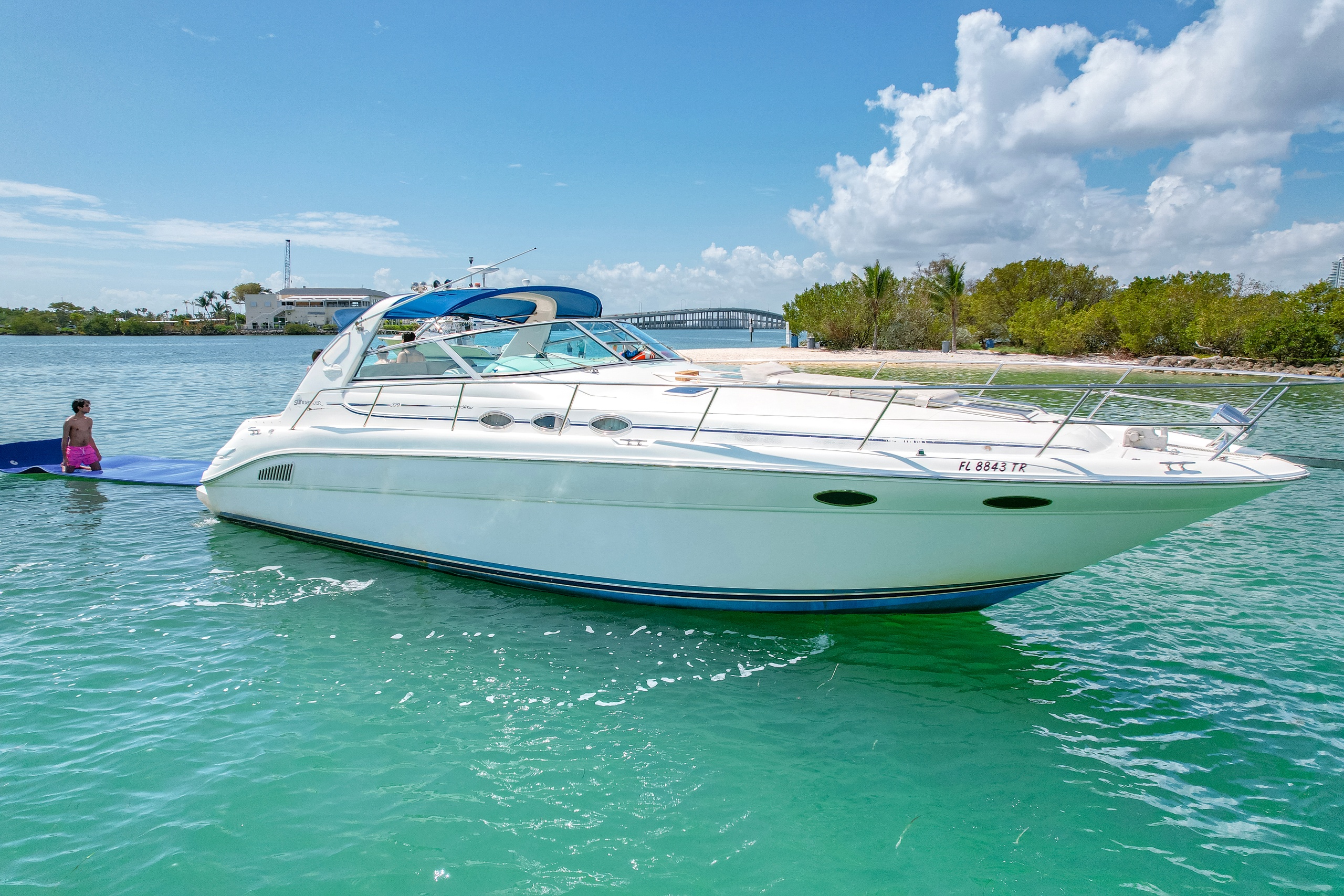 Quest 40' Yacht - Daytime — Miami