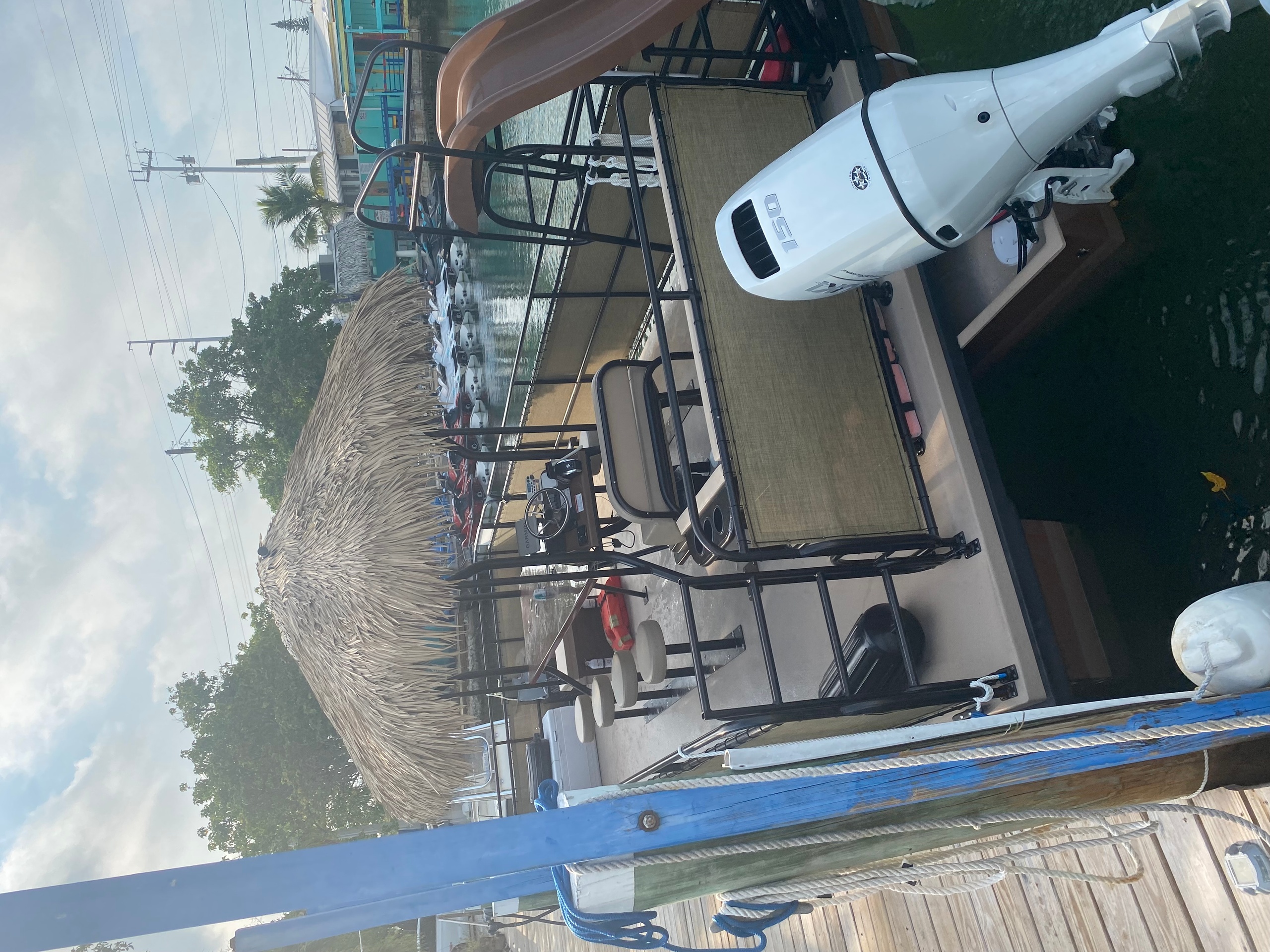 Freaky Tiki 28' tri toon w/slide 2024 — Marathon