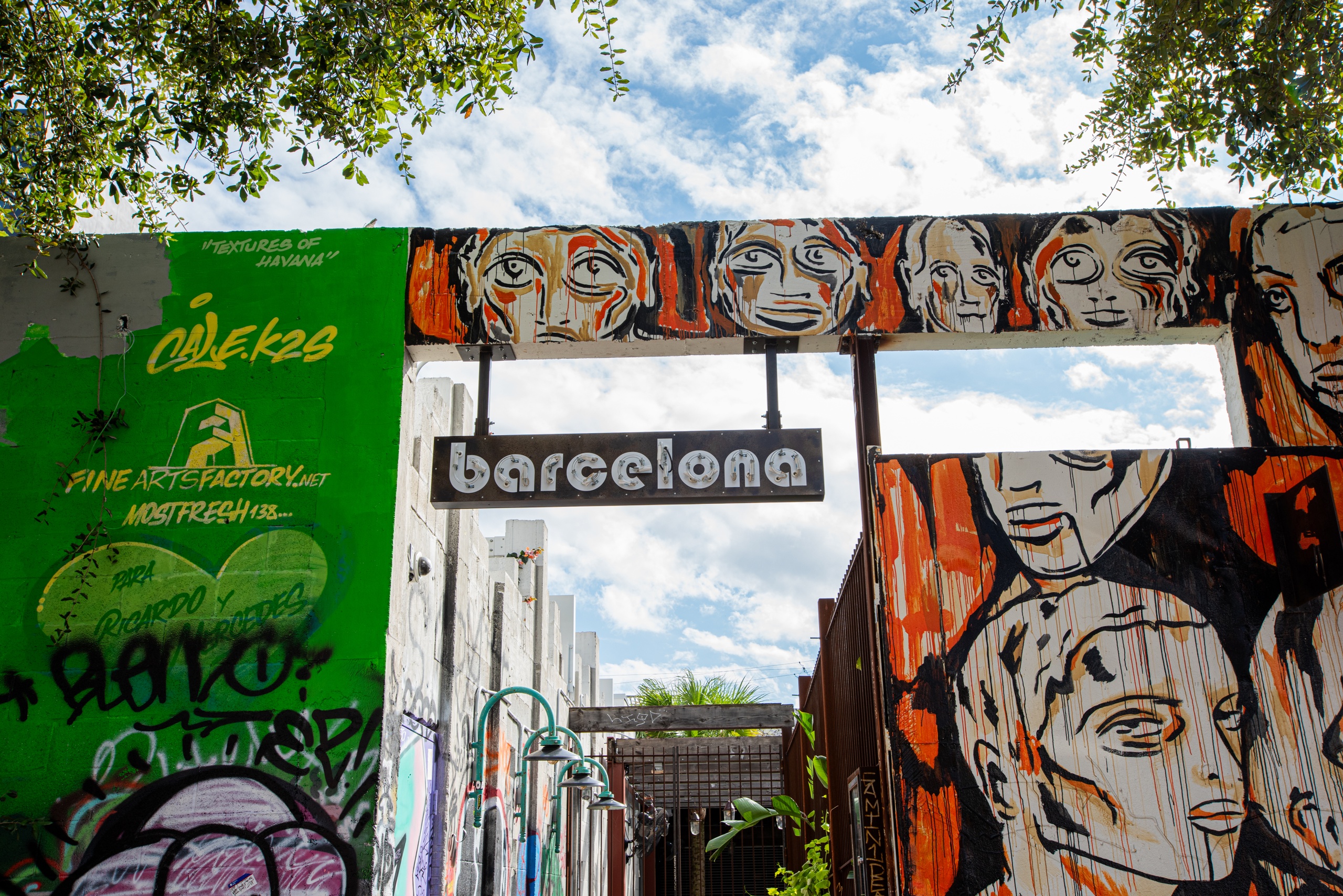 WINE AND ART EXPERIENCE POWERED BY WB — Miami