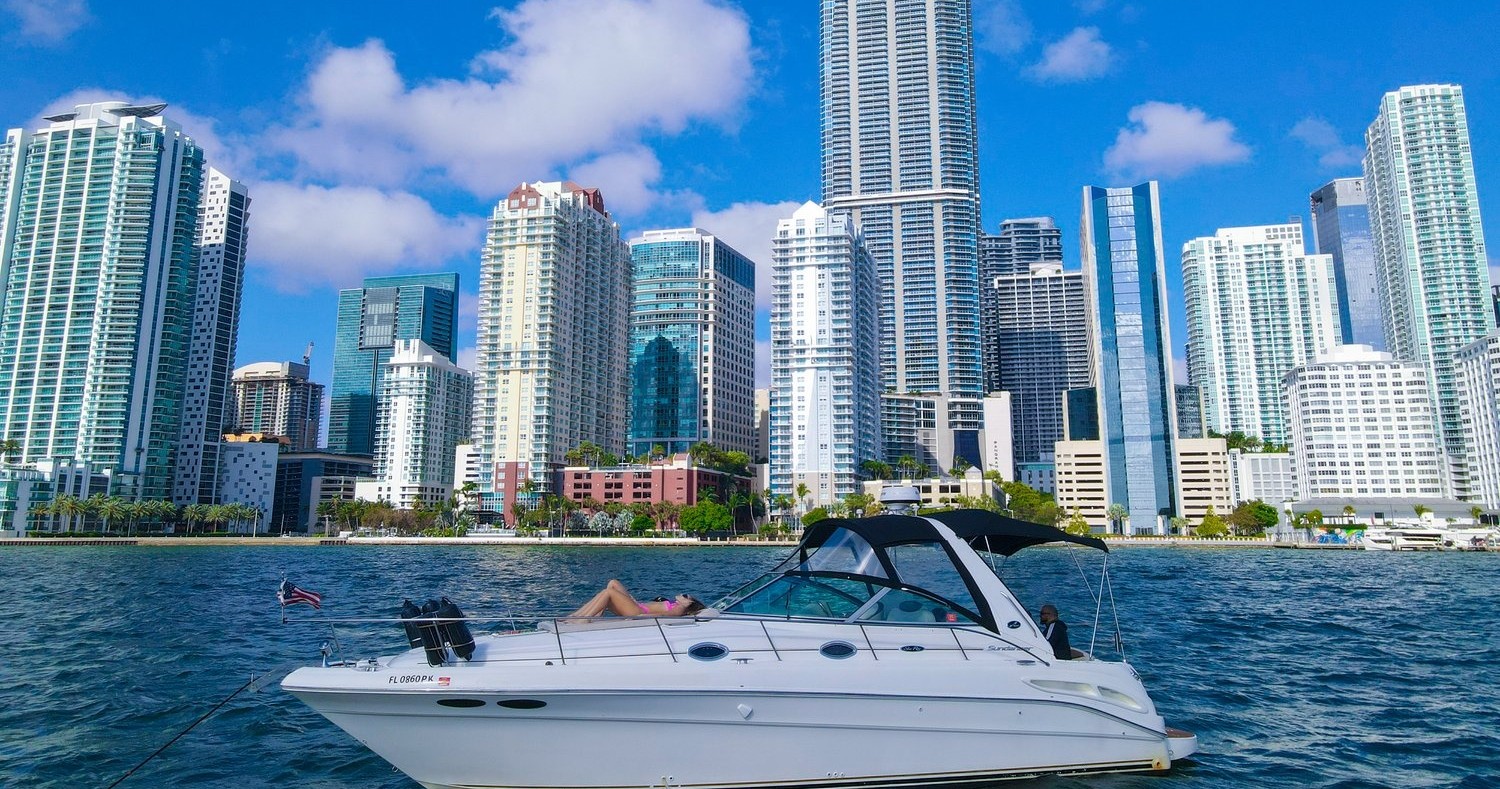 3-Hour Sightseeing & Beach Boat Tour — Miami
