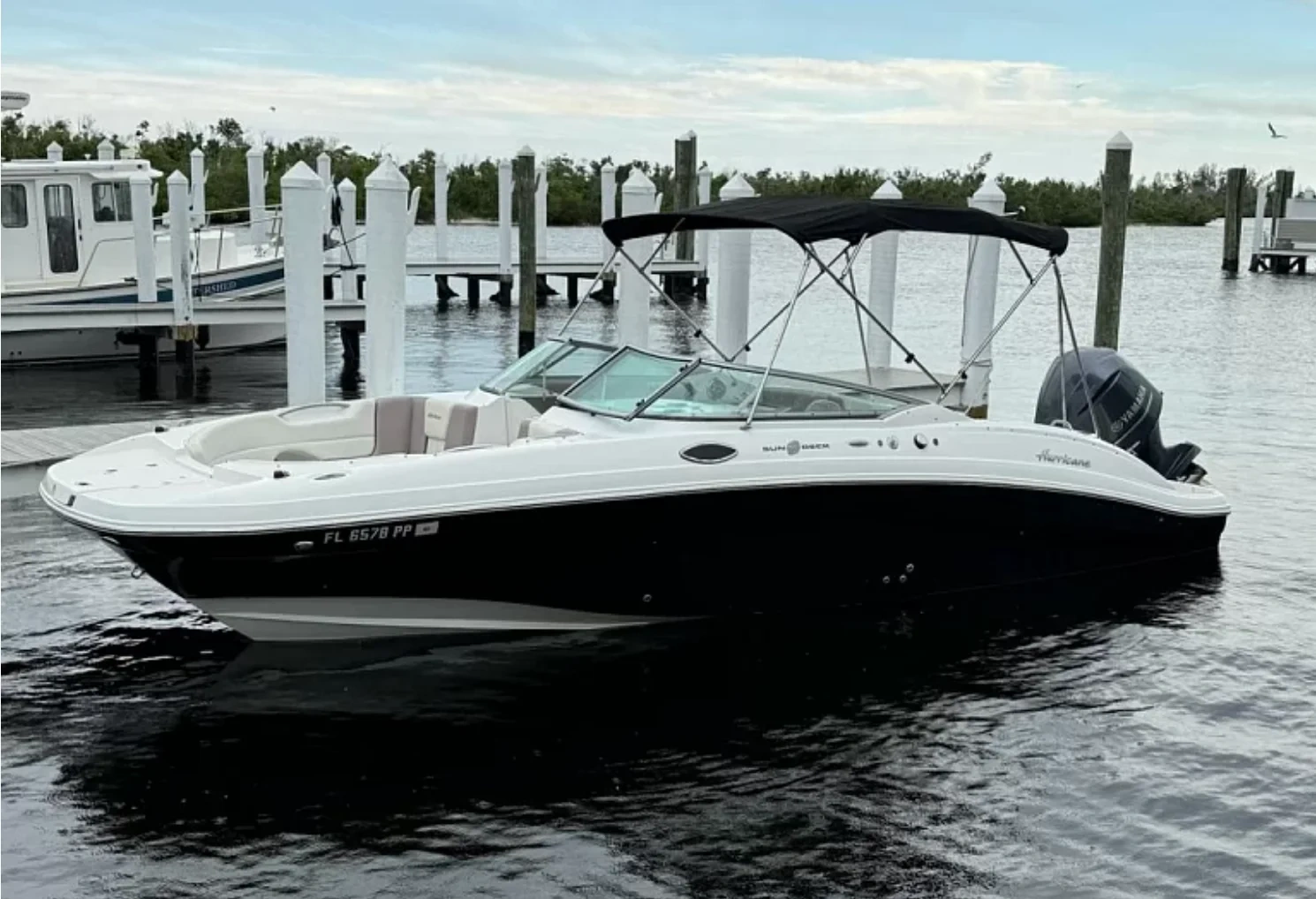 2690 Hurricane Sundeck 350 HP - CD — Cape Coral