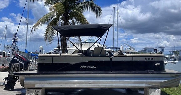 MANITOU AURORA LE 230 TRITOON (24 FT) — Cape Coral