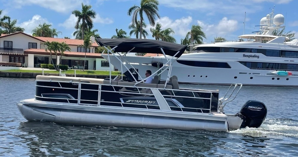 Holllywood - Starcraft Pontoon EX 22 FD