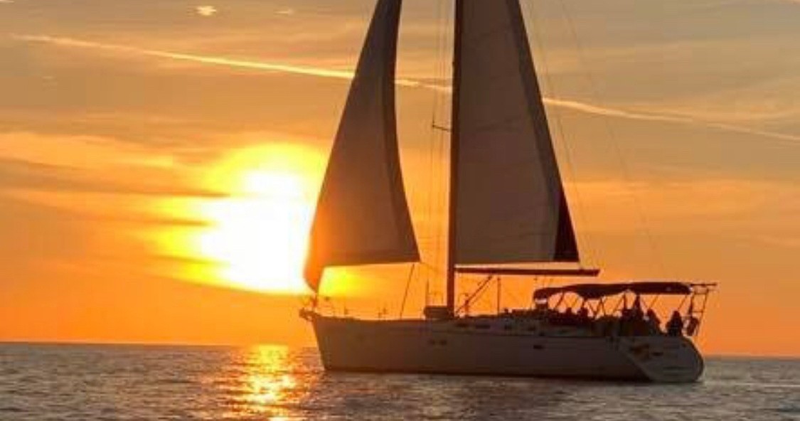 Island Dreams Sunset Sail — Naples