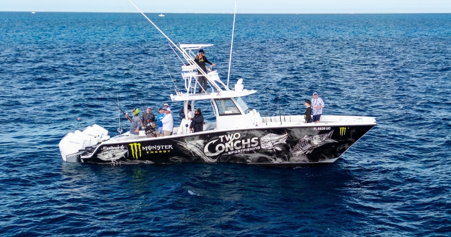 38' Freeman w/Tower w/Quad Mercury 300s — Marathon