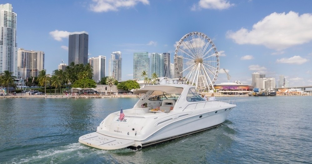 Bettsy 60' Yacht - Daytime — Miami