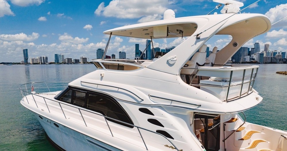 Distraction II 65' Yacht - Nighttime — Miami