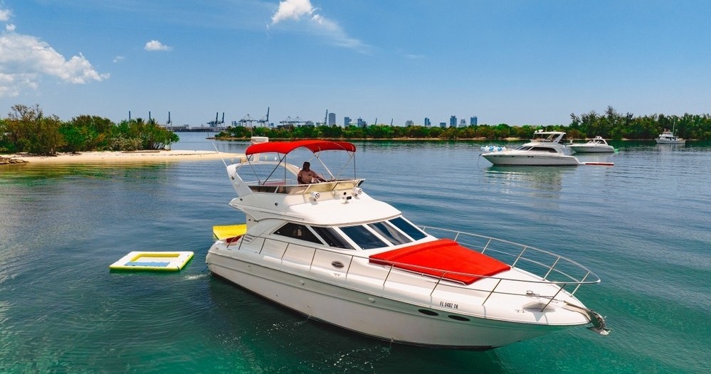 Horizon 50' Yacht - Daytime — Miami