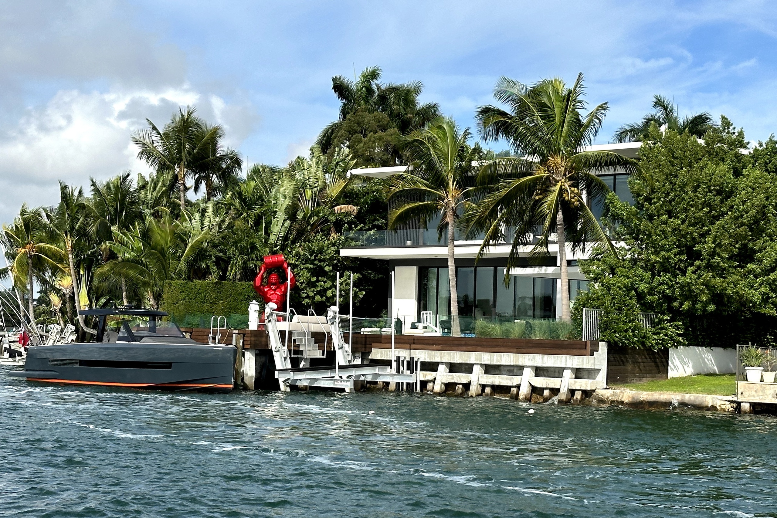 South Beach: Cruise of Millionaire's Homes & Miami Skyline — Miami Beach