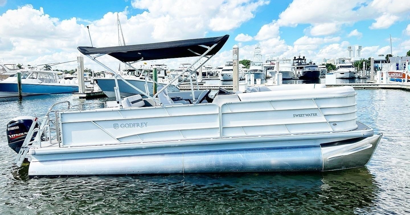 Great White : Pontoon — Fort Lauderdale