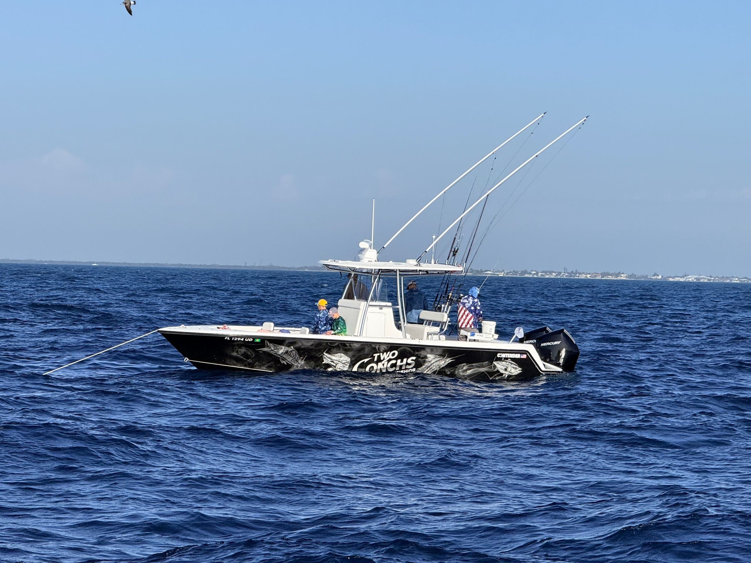 30' Contender w/Twin Mercury 300s — Marathon