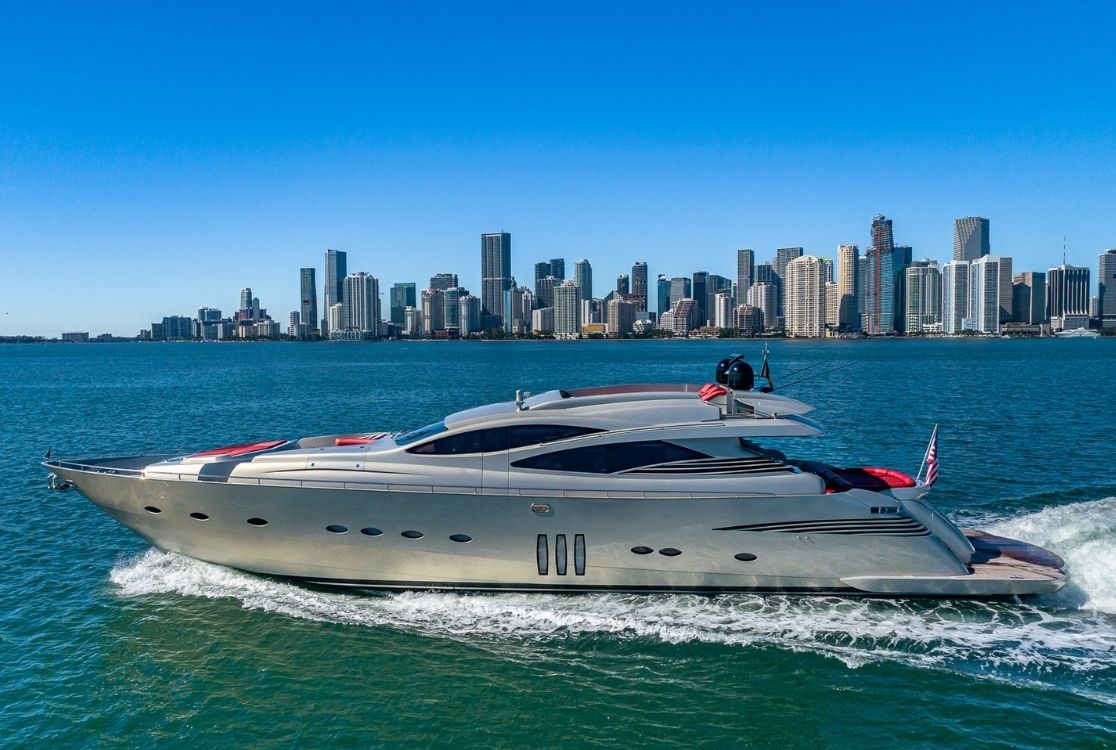 90' VIP PERSHING YACHT — Miami Beach