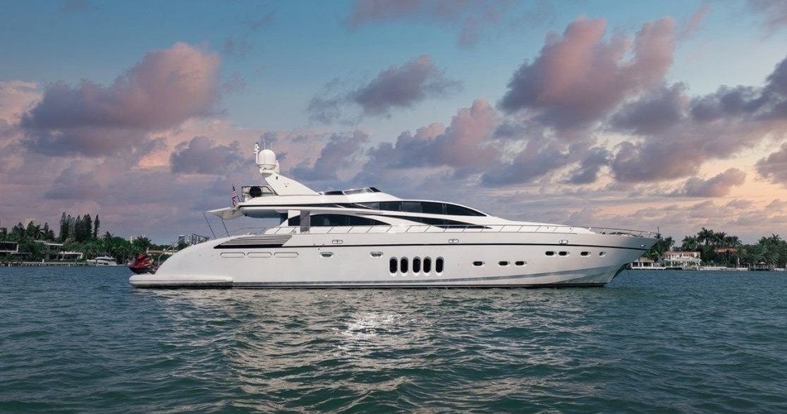 105' VIP LEOPARD YACHT — Miami Beach