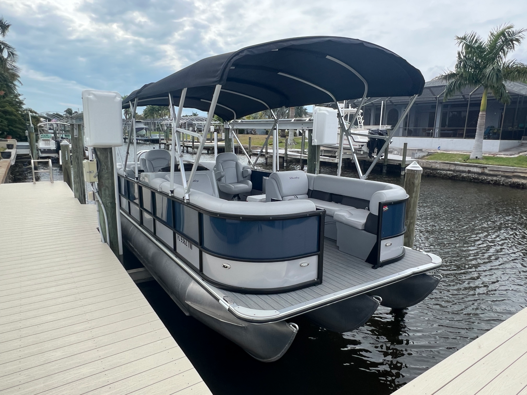 24' Bentley 243 Tritoon — Cape Coral