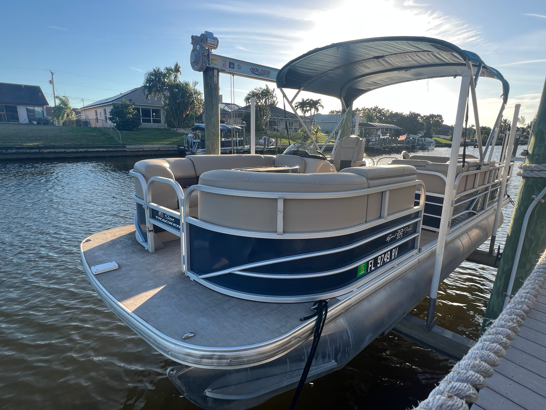 22' Sun Tracker 22 Pontoon — Cape Coral