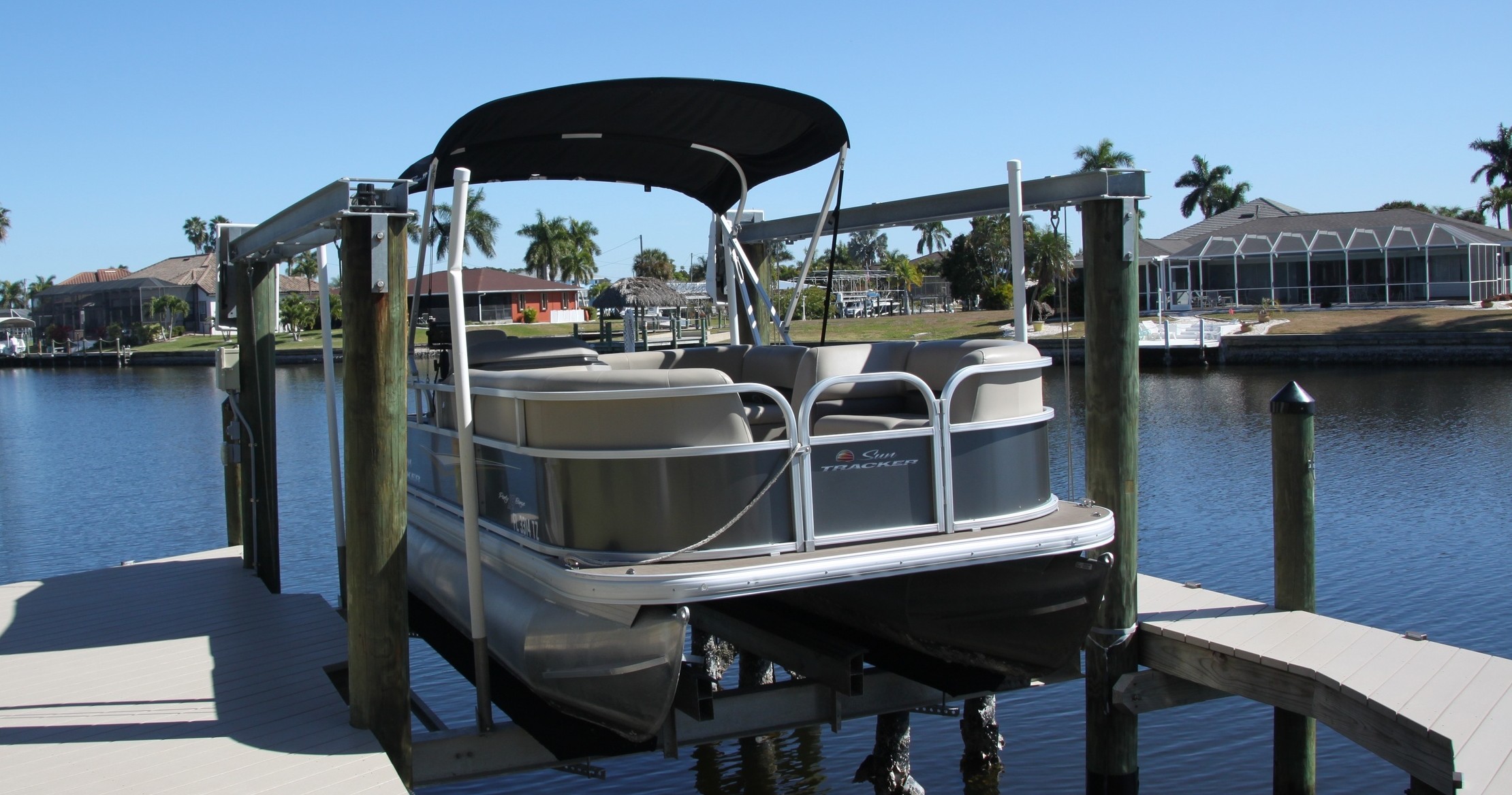 DEAL !!!! Pontoon Sun Tracker - 75HP — Cape Coral