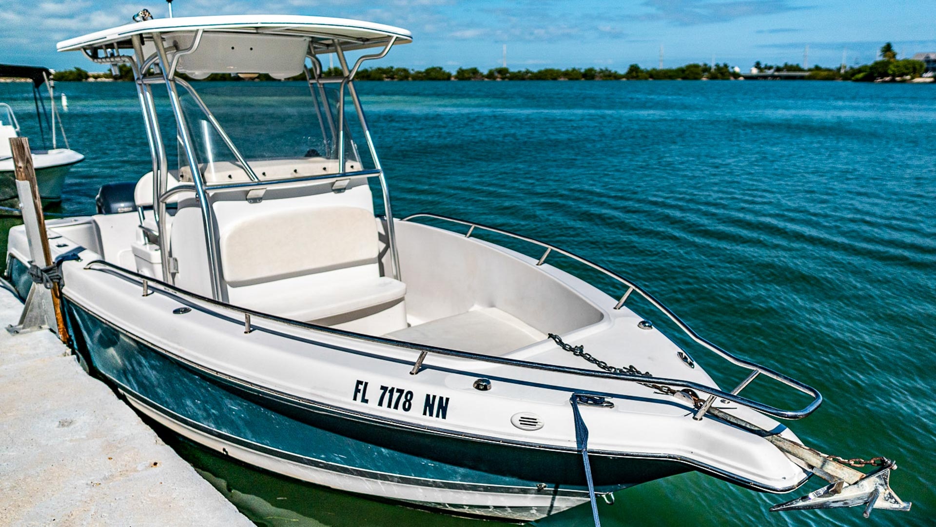 25' Proline Super Sport Center Console — Marathon