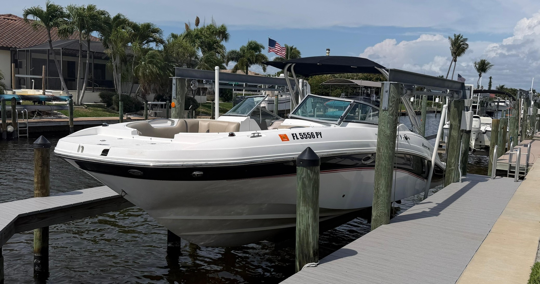 2690 Hurricane Sundeck 350 HP - HC — Cape Coral