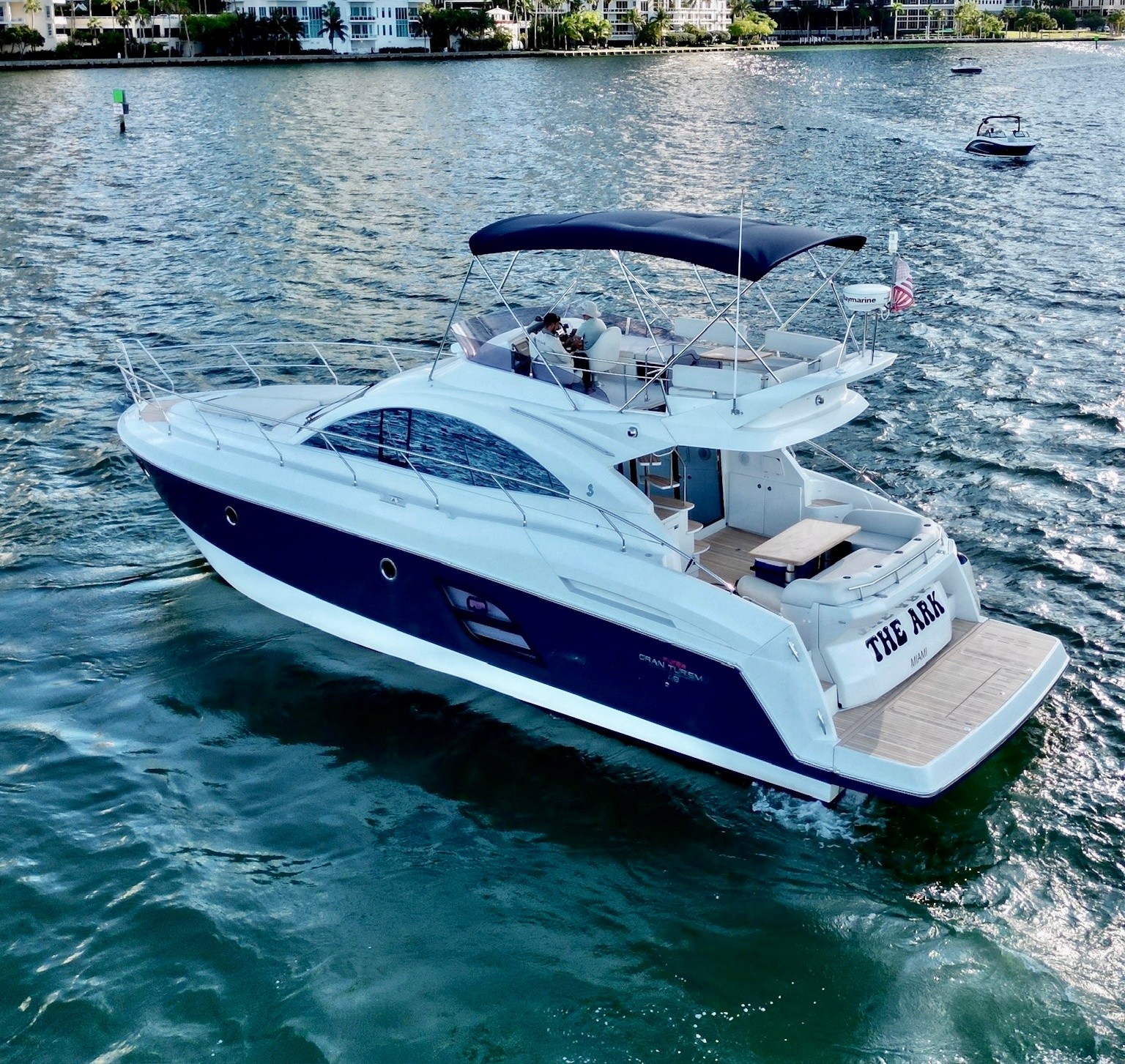 52FT The Ark, Beneteau Flybridge — Miami